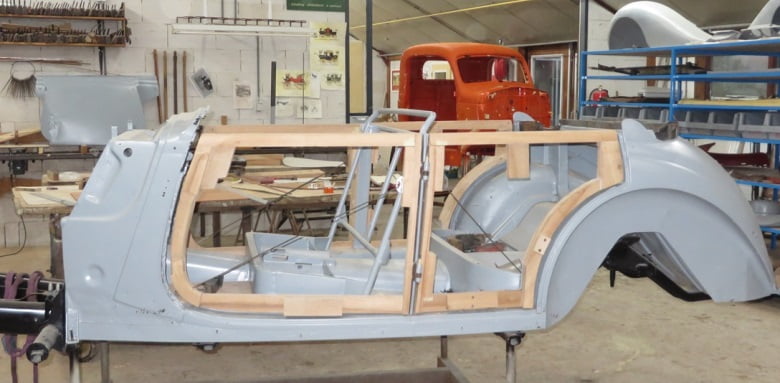 Mercedes oldtimer houtwerk in carrosserie