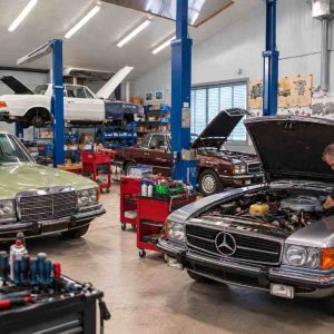 Klassieke Mercedes-restauratie in de werkplaats